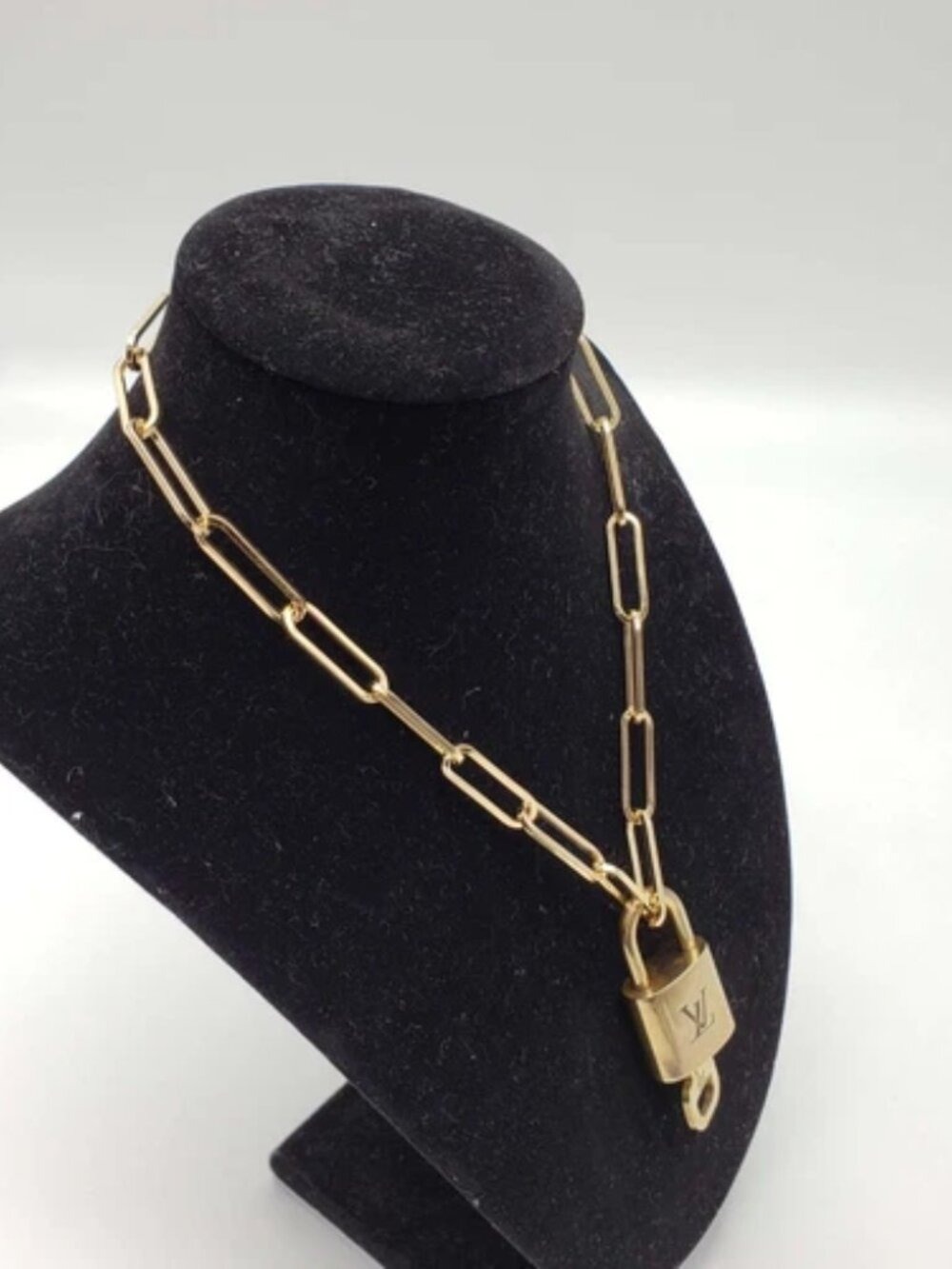 Gold-Plated Necklace with Authentic Louis Vuitton Padlock - Picture 2 of 8